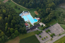 Vue aérienne de Piscine extérieure à le quartier Airach in Stockach dans le département Bade-Wurtemberg, Allemagne