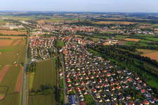Vue aérienne de Vue de la ville depuis l'ouest à Mengen dans le département Bade-Wurtemberg, Allemagne
