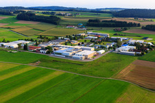 Vue aérienne de Zone commerciale Gerwerbestraße avec Laro NC-Technik GmbH, Langer GmbH & Co. KG et FilamentDiscount DE à le quartier Volzenhof in Illmensee dans le département Bade-Wurtemberg, Allemagne