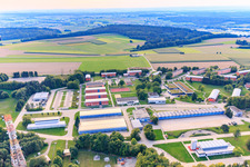 Vue aérienne de Caserne Staufer avec centre d'entraînement aux opérations spéciales sur l'aérodrome à le quartier Wattenreute in Pfullendorf dans le département Bade-Wurtemberg, Allemagne