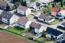 Au château d'eau à Kandel dans le département Rhénanie-Palatinat, Allemagne du point de vue du drone