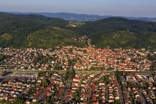 Photographie aérienne de Vue de la ville au bord de l'Odenwald depuis l'ouest à Hemsbach dans le département Bade-Wurtemberg, Allemagne