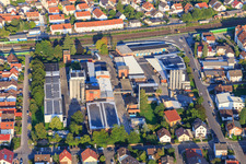 Vue aérienne de Anciennes installations industrielles de la Stettiner Straße avec Familienheim Rhein-Neckar eG, espaces de stockage et de stationnement, NeEm GmbH et Immobilienmanagement Tremmel à Hemsbach dans le département Bade-Wurtemberg, Allemagne