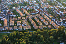 Vue aérienne de Complexe d'appartements de style méditerranéen entre Oleanderstraße et Malvenweg à Lorsch dans le département Hesse, Allemagne