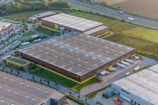 Vue aérienne de Ensemble immobilier et site du centre logistique du centre de distribution Alnatura à Lorsch dans le département Hesse, Allemagne