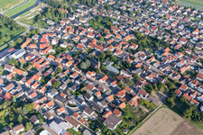 Vue aérienne de Vue sur le village à le quartier Wattenheim in Biblis dans le département Hesse, Allemagne