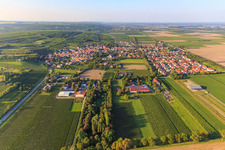 Vue oblique de Mettenheim dans le département Rhénanie-Palatinat, Allemagne