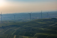 Vue aérienne de Parc éolien à Gau-Heppenheim dans le département Rhénanie-Palatinat, Allemagne