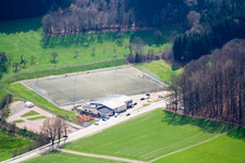 Vue aérienne de Terrain de sport à le quartier Affolterbach in Wald-Michelbach dans le département Hesse, Allemagne