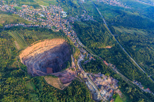 Carrière Albersweiler de la Basalt-Actien-Gesellschaft à Albersweiler dans le département Rhénanie-Palatinat, Allemagne depuis l'avion