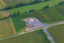 Vue oblique de Chantier de construction du parc éolien EnBW Freckenfeld - pour une éolienne de 6 éoliennes à Freckenfeld dans le département Rhénanie-Palatinat, Allemagne