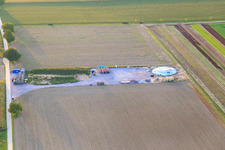 Chantier de construction du parc éolien EnBW Freckenfeld - pour une éolienne de 6 éoliennes à Freckenfeld dans le département Rhénanie-Palatinat, Allemagne d'en haut