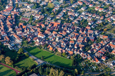 Vue aérienne de Zone de peuplement à le quartier Wilferdingen in Remchingen dans le département Bade-Wurtemberg, Allemagne