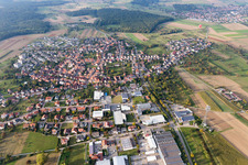 Vue aérienne de Du sud à le quartier Göbrichen in Neulingen dans le département Bade-Wurtemberg, Allemagne
