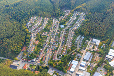Vue aérienne de Quartier résidentiel près de la forêt d'Auf dem Kamm à Am Zimmerberg à Hauenstein dans le département Rhénanie-Palatinat, Allemagne