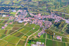 Vue aérienne de Vue de la vallée de Queichtal de ce côté de la B10 depuis le nord-ouest à Siebeldingen dans le département Rhénanie-Palatinat, Allemagne