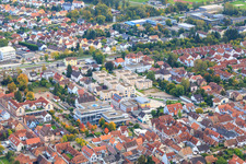 Vue aérienne de Caisse d'épargne, administration VG et lotissement dans le centre-ville depuis le nord-est à Kandel dans le département Rhénanie-Palatinat, Allemagne