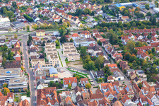 Vue aérienne de Caisse d'épargne, administration VG et lotissement dans le centre-ville depuis le nord-est à Kandel dans le département Rhénanie-Palatinat, Allemagne
