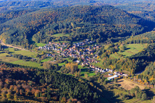 Vue aérienne de Vue du village de Wieslautertal depuis le sud-est à Niederschlettenbach dans le département Rhénanie-Palatinat, Allemagne