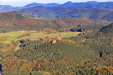 Vue aérienne de Ruines du château de Drachenfels à Busenberg dans le département Rhénanie-Palatinat, Allemagne