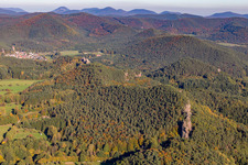 Dahn dans le département Rhénanie-Palatinat, Allemagne depuis l'avion