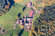 Vue aérienne de Bio-Gasthof Bärenbrunnerhof à Oberschlettenbach dans le département Rhénanie-Palatinat, Allemagne