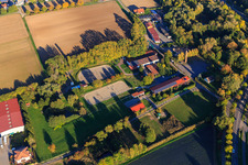 Vue aérienne de Ferme équestre à Langasserweg à Herxheim bei Landau dans le département Rhénanie-Palatinat, Allemagne