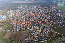 Vue aérienne de Vue des rues et des maisons dans les quartiers résidentiels à Walldorf dans le département Bade-Wurtemberg, Allemagne