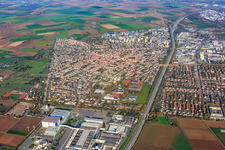 Vue aérienne de Vue de la ville depuis le sud-est, traversée par l'A5 avec ADM WILD Europe GmbH & Co. KG à Eppelheim dans le département Bade-Wurtemberg, Allemagne