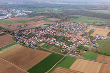 Enregistrement par drone de Quartier Ottersheim in Ottersheim bei Landau dans le département Rhénanie-Palatinat, Allemagne