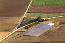Photographie aérienne de Chantier de construction pour la fondation d'une éolienne du parc éolien EnBW Freckenfeld - pour une éolienne à 6 éoliennes à Freckenfeld dans le département Rhénanie-Palatinat, Allemagne