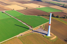 Photographie aérienne de Chantier de construction d'un mât d'éolienne du parc éolien EnBW Freckenfeld - pour une éolienne à 6 éoliennes à Freckenfeld dans le département Rhénanie-Palatinat, Allemagne