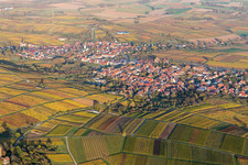 Vue aérienne de Vignobles en Schweigen à le quartier Schweigen in Schweigen-Rechtenbach dans le département Rhénanie-Palatinat, Allemagne