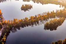 Vue aérienne de Îles et sentier du barrage dans la zone de loisirs de Sollachsee à le quartier Sondernheim in Germersheim dans le département Rhénanie-Palatinat, Allemagne