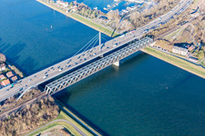 Ponts du Rhin à le quartier Maximiliansau in Wörth am Rhein dans le département Rhénanie-Palatinat, Allemagne d'en haut