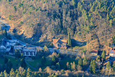 Vue aérienne de Hôtel Luise et Hôtel Luisenpark à Kurtalstr à Bad Bergzabern dans le département Rhénanie-Palatinat, Allemagne