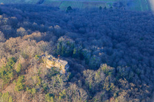 Ruines du château de Neukastel à Leinsweiler dans le département Rhénanie-Palatinat, Allemagne vue du ciel