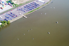 Vue aérienne de Port du Rhin à le quartier Maximiliansau in Wörth am Rhein dans le département Rhénanie-Palatinat, Allemagne