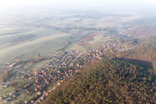 Offwiller dans le département Bas Rhin, France vu d'un drone