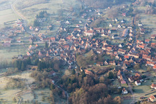 Vue aérienne de Weiterswiller dans le département Bas Rhin, France