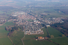 Mertzwiller dans le département Bas Rhin, France du point de vue du drone