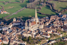 Vue oblique de Cathédrale médiévale Saint-Lazare à le quartier Parc Sud-Moulin du Vallon in Autun dans le département Saône et Loire, France