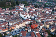 Vue d'oiseau de San Daniele del Friuli dans le département Udine, Italie