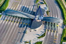 Photographie aérienne de Station de péage et point de paiement sur l'autoroute A4 (Punto Blu) à Ronchis dans le département Udine, Italie