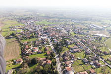 Vue aérienne de Fiume Veneto dans le département Pordenone, Italie