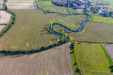Vue aérienne de Ruisseau sinueux près de Castions dans le Frioul-Vénétie Julienne à Castions dans le département Frioul-Vénétie Julienne, Italie