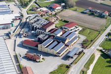 Vue aérienne de Caves viticoles de grande hauteur de Cantina Rauscedo à Rauscedo à le quartier Rauscedo-Domanins in San Giorgio della Richinvelda dans le département Pordenone, Italie