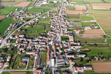 Vue aérienne de Silvella dans le département Frioul-Vénétie Julienne, Italie