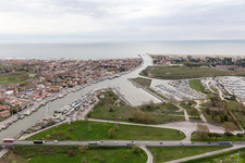 Vue d'oiseau de Porto Garibaldi dans le département Émilie-Romagne, Italie
