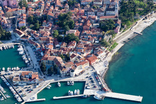Vue aérienne de Novigrad dans le département Gespanschaft Istrien, Croatie